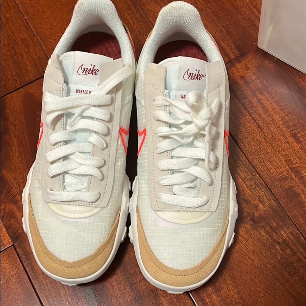 Nike waffle knit racer. Womens